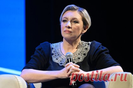 Захарова рассказала об умении Лаврова учить чувству локтя. Глава МИД России Сергей Лавров учит коллег сохранять чувство локтя по отношению друг к другу и проявляет чуткость к ним. Об этом заявила официальный представитель министерства Мария Захарова. Она также добавила, что Лавров на личном примере показывает данные качества, что дает коллегам уникальный опыт.