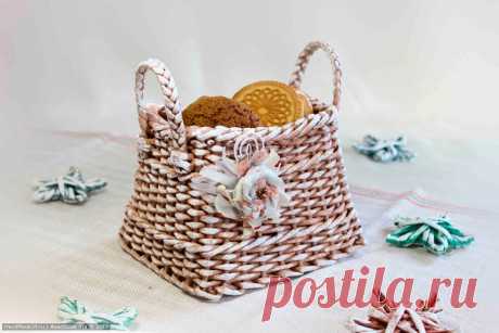 МК «Корзиночка для печенья, плетённая из газет» – HandMade39.ru Корзиночка для печенья, плетённая из газет – мастер-класс. Плетение из бумажных трубочек в кухонном интерьере. Поделки своими руками.