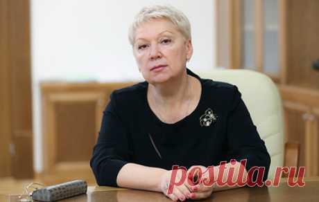 Ольга Васильева: школа должна дать детям хорошую замену бездумной трате часов в интернете. Как цифровые технологии могут улучшить школы и облегчить работу учителей, о негативном влиянии интернета на детей и о повышении квалификации учителей и престижа педагогической науки
