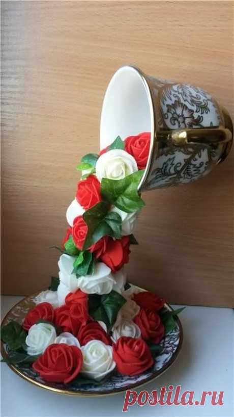 Red n white rose fall...cup n saucer