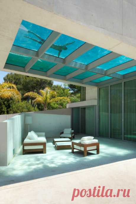 Incredible House Design With Glass-Bottom Pool - Design Milk