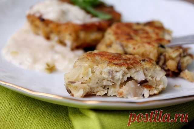 Котлеты из овсянки и грибов со сметанным соусом - ароматные и очень вкусные! .