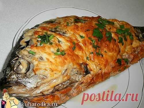 Карась, запечённый в духовке.