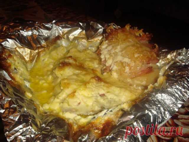Мясо (свинина), запечёная в фольге с сыром, под майонезом
