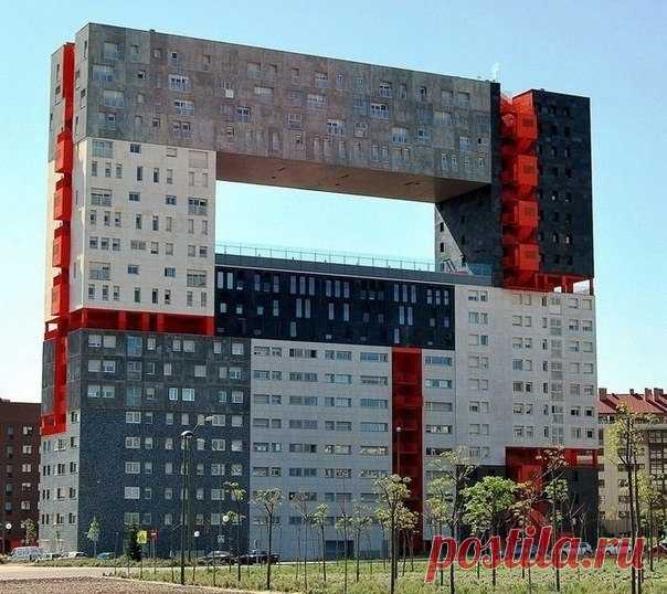 Жилой комплекс под названием “Edificio Mirador” в Мадриде.