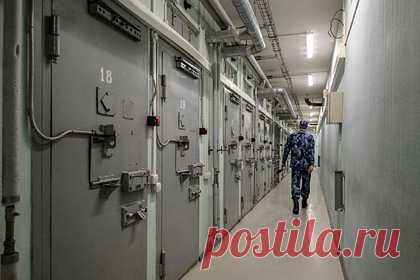 Раскрыта биография подозреваемого в убийстве банкира Яхонтова. Раскрыта биография Андрея Скрипкина, подозреваемого в убийстве банкира Яхонтова — похоже, что преступника и жертву связывали не только давние деловые и дружеские отношения, но и большой кредит на 96 миллионов рублей. Яхонтов попросил Скрипкина взять фиктивный кредит, который в итоге оказался настоящим.