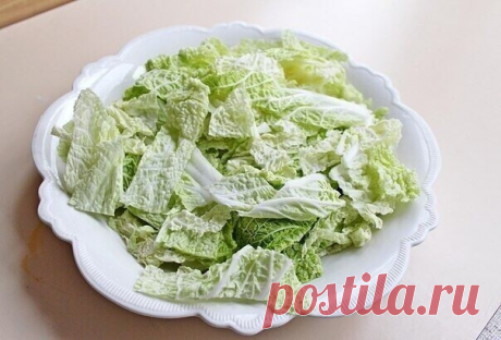 Диетический куриный салатик

Это вкусный, сытный и полезный салатик

Ингредиенты:

Филе куриное — 400 г
Капуста китайская — 200 г
Огурец — 1 шт.
Перец сладкий — 2 шт.
Йогурт — 200 г
Масло оливковое — 2 ст. л.
Помидоры — 4 шт.
Яйца куриные — 2 шт.
Соль — по вкусу
Перец черный — по вкусу

Приготовление:

1. Куриное филе нарезать на не слишком толстые кусочки (каждый весом примерно 100 г). Слегка отбить молоточком.Посолить и поперчить. Обжарить на сковороде-гриль в 1 ст. л. о...