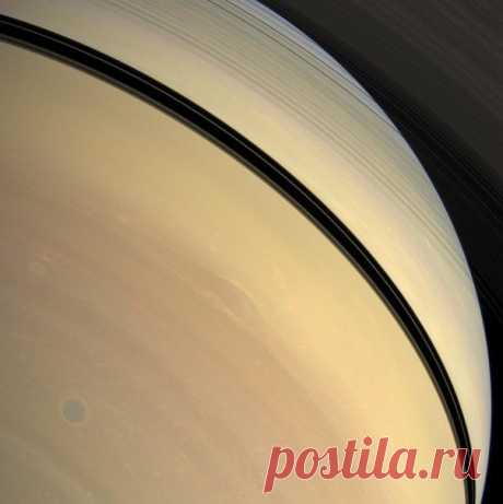 Шторм в атмосфере Сатурна, снятый зонд / Интересный космос