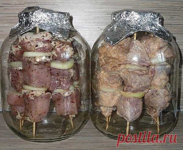 Готовим в банках! Вот отличные рецепты Да, да, есть и такое. Конечно, есть сами банки мы не рекомендуем, хотя они тоже наверняка будут жиренькими и горяченькими (шутка), но приготовить в них кое-какие блюда очень даже можно. Итак - еда для экспериментов по выходным...