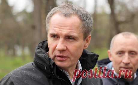 Над Белгородом второй раз за сутки сработала ПВО. Село Муром попало под обстрел, предварительно никто не пострадал, но загорелся медпункт, повреждено здание школы, дома культуры и детсада, сообщил губернатор. Он отчитался о втором за 3 июня срабатывании ПВО над Белгородом