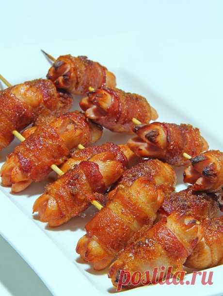 Вкуснейшая горячая пивная закуска… Сосиски в беконе — Вкусные рецепты