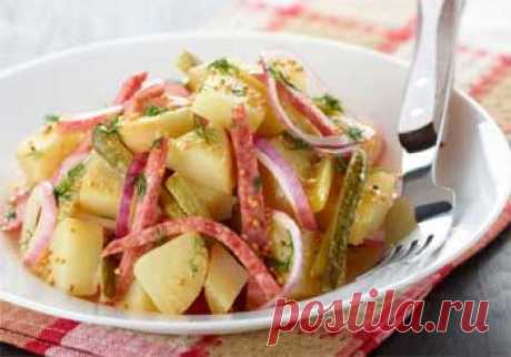 Картофельный салат с чесноком и корнишонами
