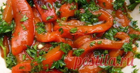 Минутный перец с чесноком. 

Просто и вкусно!
 Этот рецепт настолько прост, что справятся с ним просто любители сладкого перца, но не кулинары. 

Итак - берем сладкий перец (в любом количестве), вынимаем семена, оставляя перчинки целыми. 
Солим по вкусу внутри перцев. 
Обжаривает целиком перцы на растительном масле, складываем в кастрюлю. 
Когда все перцы будут обжарены, пропускаем чеснок через чеснокодавку ( по вашему вкусу) прямо в кастрюлю с перцами. 
Закрываем крышкой,...