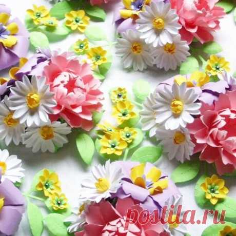 A couple years ago I designed  these super cute paper floral arrangements for a baby shower! #paperflower #babyshower #babygirl #pink #butterflies #daisies #paperflowershop #paperflowercenterpiece #customfloralartistry #paperandpeony #babyshowerdecorations