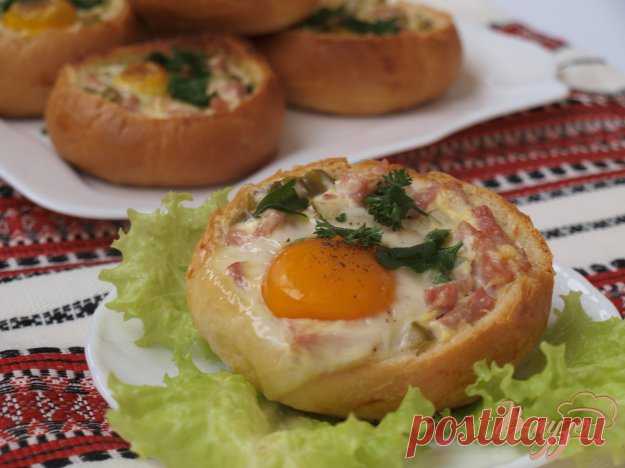 ЗАПЕЧЁНЫЙ ЗАВТРАК В БУЛОЧКЕ Вкусная закуска и быстрый сытный завтрак.Очень прижилась в нашей семье.Ингредиенты:
Булочки 6 штЯйца 6 штВетчина 120 гСолёные огурцы 1 штМасло сливочное 90 гМолоко 3 ст.л.Майонез 3 ст.л.Горчица готова…