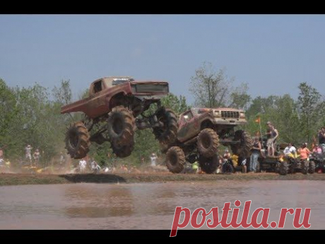 Прыжки в грязь на бигфутах!