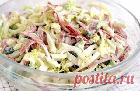 Салат "Быстро и вкусно" Ингредиенты:&nbsp;&nbsp;капуста&nbsp;&nbsp;свежий огурец&nbsp;&nbsp;лучок&nbsp;&nbsp;колбаска (кому какая нравится)&nbsp;&nbsp;майонез&nbsp;&nbsp;специи&nbsp;Приготовление:&nbsp;&nbsp;Капусту шинкуем (у нас пекинская, с ней вкуснее)&nbsp;Огурец режем соломкой (я люблю чтоб соломка была...
