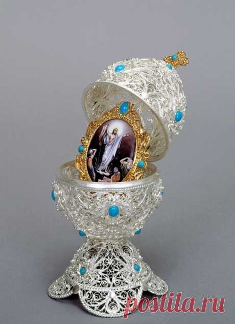 A Fabergé Egg from the Kremlin Museum collection in Moscow | Margaret Bartolome приколол(а) это к доске Peter Carl Faberge | Pinte…