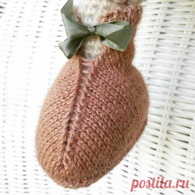 ℂ𝕣𝕒𝕗𝕥𝕪 𝕞𝕠𝕞 𝕄𝕒𝕣𝕚𝕒♡ в Instagram: «Доброго всем понедельник🙌🙌Ловите Мастер-класс по башмачкам👡 1. Для верха набираем 60 пет. на чулочные спицы (по 15 штук на каждую их 4-х…» 455 отметок «Нравится», 28 комментариев — ℂ𝕣𝕒𝕗𝕥𝕪 𝕞𝕠𝕞 𝕄𝕒𝕣𝕚𝕒♡ (@polushkabunny) в Instagram: «Доброго всем понедельник🙌🙌Ловите Мастер-класс по башмачкам👡 1. Для верха набираем 60 пет. на…»