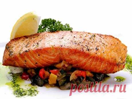 10 секретов вкусной рыбы 1. Чтобы узнать, доброкачественная ли рыба, ее опускают в таз с водой. При погружении в воду свежая рыба тонет. Или обратите внимание на жабры. Если жабры красные, то рыба свежая. Если они очень темные или бледные - не свежая. 2. Чтобы было легко очистить рыбу от чешуи, ее погружают на...