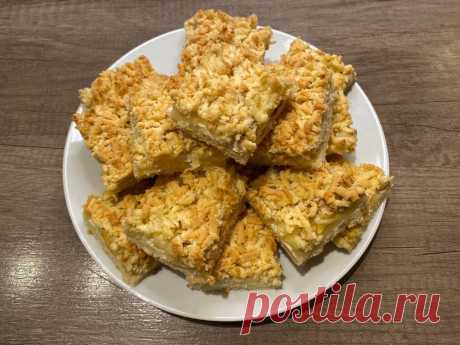 Тертый пирог с творогом и яблоками