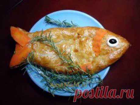 Рыбный пирог в форме рыбы из готового слоеного тестаhttps://amamam.ru