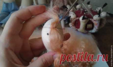 Делаем причёску для куклы из овечьей шерсти - Ярмарка Мастеров - ручная работа, handmade