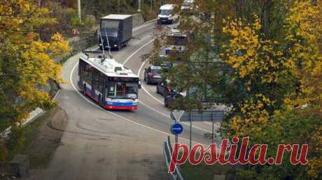 На горной трассе Симферополь-Ялта остановили движение троллейбусов