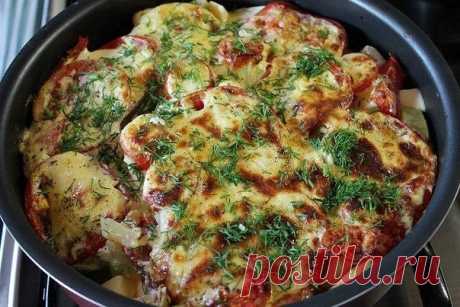 Очень вкусные молодые кабачки запеченные с помидорами под соусом 


Легкий и вкусный ужин вам обеспечен!









Ингредиенты:
Кабачки или цукини — 2 штуки.Картофель – 3-4 средние шт.Лук – 1 большая луковица.Помидоры – 3 шт.Вода – 100 мл.Майонез – 4 ст.л.Сметана – …