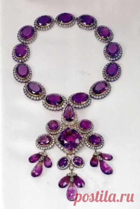 Virgina Whittum приколол(а) это к доске cool jewels