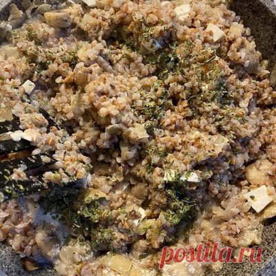 Гречка с грибами, луком и адыгейским сыром - Рецепты из круп