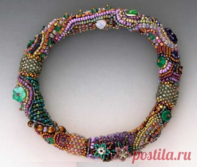 THIS BEADIFUL WORLD... Bojangle Bangle
by Leah Ready
Bead embroidery, Peyote stitch