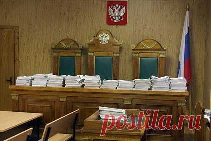 Сломавшего гортань бойцу СВО в драке челябинца освободили в зале суда. Карталинский городской суд Челябинской области вынес приговор местному жителю Рустаму Байжуменову, который во время драки сломал гортань бойцу специальной военной операции (СВО) Максиму Никитину. Подсудимый признан виновным в причинении смерти по неосторожности, но суд не стал отправлять его в колонию, а освободил.