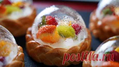 달고나 대신 스노우 볼 과일 타르트 Snowglobe shape Fruit Tart instead of Dalgona  / Vanilla Crème Diplomate l 컵 계량 안녕하세요.분 베이크입니다.모든 사람들이 “달고나“에 빠져 있는 이 시국에...저는 설탕으로 돔을 만들어 봤어요."달고나"는 모양대로 잘라야 해서 조심스럽게 먹어야 하지만,,,,설탕 돔은 스푼으로 바사삭 깨트려야 제 맛이죠.스트레스를 풀고 싶을 땐 딱~! 인 거 같아요.많은 제과 ...