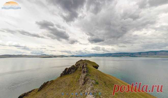 3D-панорама полуострова Кобылья Голова (остров Ольхон). В древние времена это место было культовым у жителей острова. С 14 на 15 октября 1901 года возле мыса произошло самое крупное кораблекрушение за всю историю озера Байкал. Из-за сильного ветра (Сарма) потерпел крушение корабль «Потапов», при этом погибло 176 человек