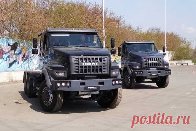 2018 октябрь. Автозавод «Урал» начал производство автомобилей семейства «Урал NEXT 6×4». Новое семейство включает самосвалы грузоподъемностью до 15,6 т, седельные тягачи с полной массой автопоезда до 62 т и шасси с различной длиной колесных баз. На шасси «Урала NEXT 6×4» планируется выпускать свыше 200 вариантов спецтехники, включая автокраны, автофургоны, мусоровозы, автоцистерны, топливозаправщики, комбинированные дорожные машины и др.