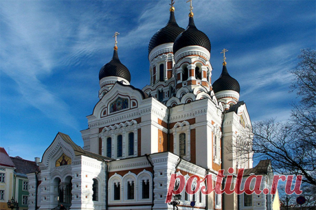 В Эстонии монастырям пригрозили закрытием за отказ выйти из подчинения РПЦ. Глава эстонского МИД Эстонии Лаури Ляэнеметс посетил Пюхтицкий монастырь.