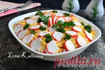 Салат с крабовыми палочками, яблоком и сыром - рецепт с фото
