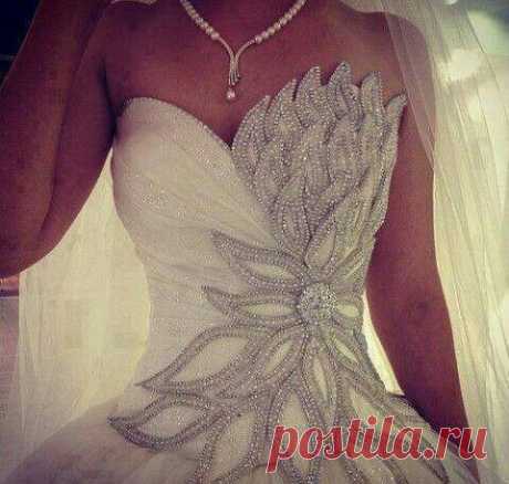Pretty wedding gown. Would make me feel like a princess!