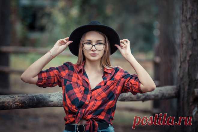 Профессиональный фотограф в Киеве. Фотосессии на любой вкус. Портрет. 
Бизнес портрет. Портрет в ретро стиле. Детские и семейные фотосессии. 
Свадебная фотосъёмка.Портфолио модели. Будуар. Ню.
