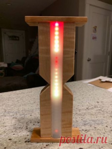 Электронные песочные часы Эта самоделка, которую придумал автор Instructables под ником thatguyer, пригодится родителям детей, ещё не выучивших цифр. Как объяснить им, что «мы выходим через десять минут» или «через пять минут отдай игрушку брату», если они не понимают показаний ни стрелочных, ни цифровых часов, и к тому же