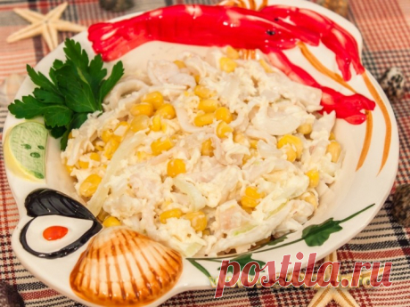 Салат с кальмарами и кукурузой