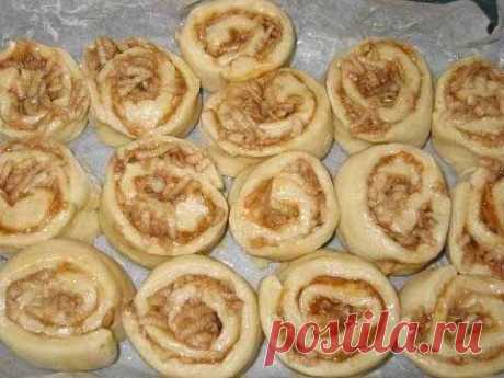Булочки с яблоками из быстрого теста