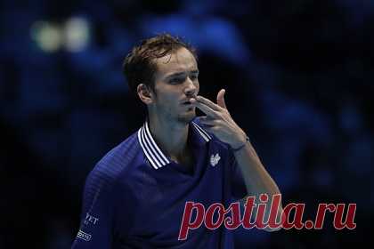 Медведев выиграл третий матч подряд на Итоговом турнире ATP. Россиянин Даниил Медведев обыграл итальянца Янника Синнера в матче Итогового турнира Ассоциации теннисистов-профессионалов (ATP). Встреча прошла в четверг, 18 ноября, в Турине и завершилась победой российского спортсмена в трех сетах — 6:0, 6:7, 7:6. Спортсмены провели на корте два часа и 32 минуты.