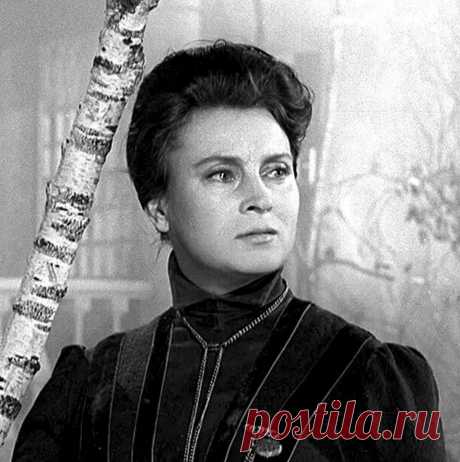 Любовь Соколова, 31 июля, 1921
 • 6 июня 2001