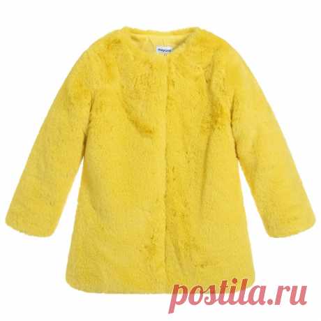 Girls Yellow Faux Fur Coat Girls beautifully soft yellow faux fur coat by Mayoral. There are concealed poppers to fasten on the front, side pockets and a silky lining.
