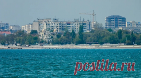 Отдых в Евпатории Евпатория славится песчаными пляжами, бурной курортной жизнью и целебными грязями озера Мойнаки. В этом шумном курортном городе тесно переплелись греч