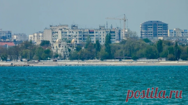 Отдых в Евпатории Евпатория славится песчаными пляжами, бурной курортной жизнью и целебными грязями озера Мойнаки. В этом шумном курортном городе тесно переплелись греч