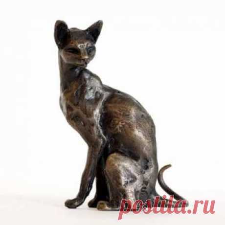 Cats in Art, Illustration, Photography and Design: Sue Maclaurin - Bronze Sculpture Seated Cat