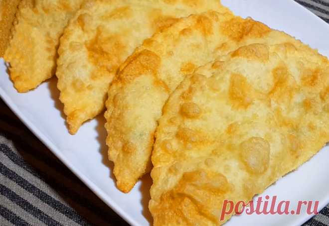 Домашние вкусные чебуреки: Тонкое тесто и сочная начинка Пузырчатое, тонкое тесто с хрустящей корочкой. Очень вкусная и сочная начинка из...